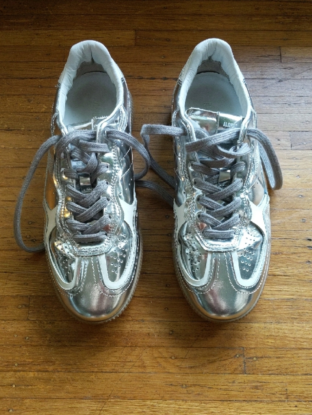 ALOHAS Metallic Silver Low-Top Sneakers - Picture 4 of 6